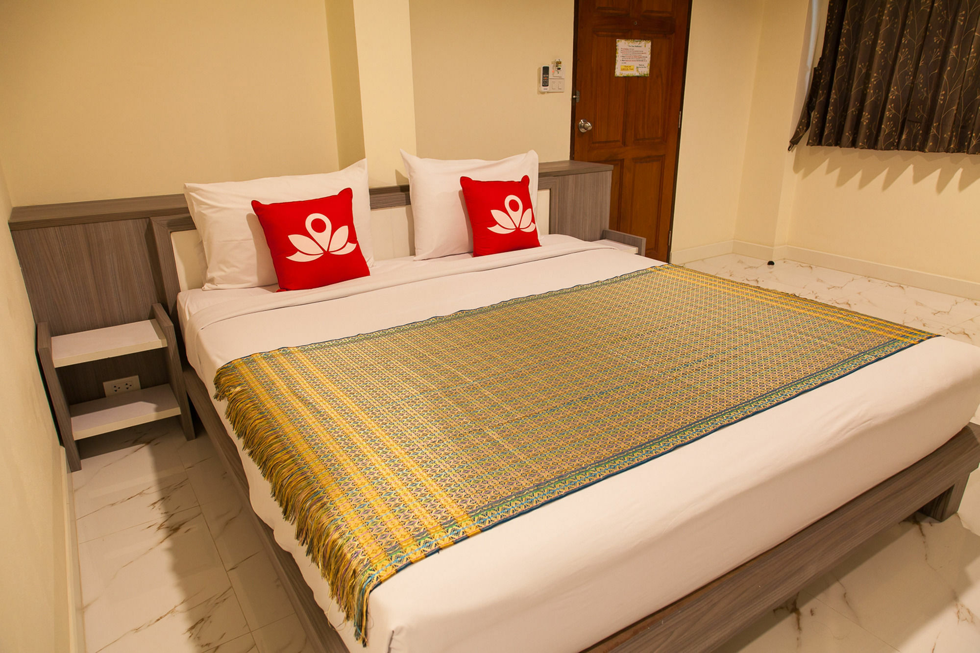 Zen Rooms Samsen 3 Bangkok Buitenkant foto